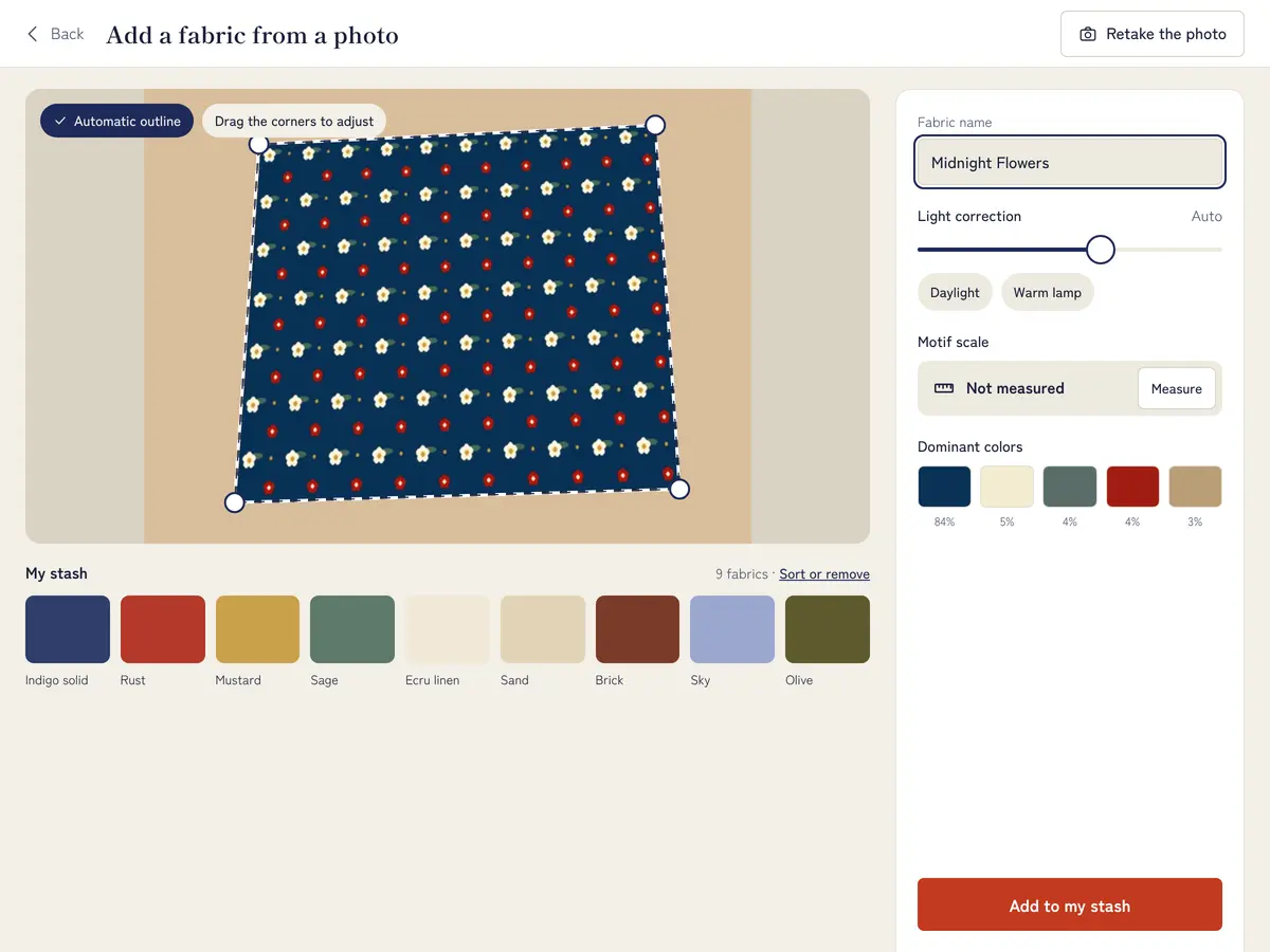 A photographed fabric: automatic cropping, lighting and main colors